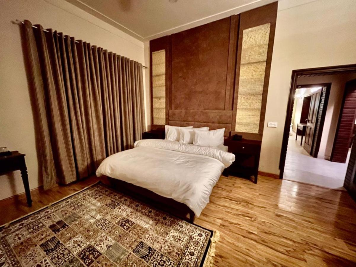 Shelton Hotel Mardan Exterior photo